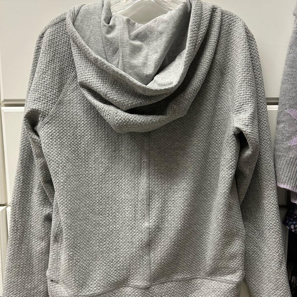 Lulu Lemon size 8 gray zip up - Picture 4 of 4